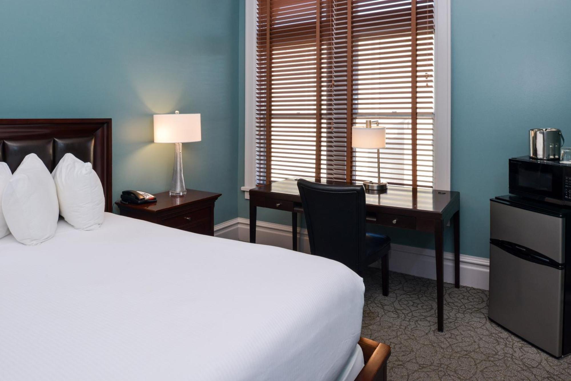 Montvale Hotel